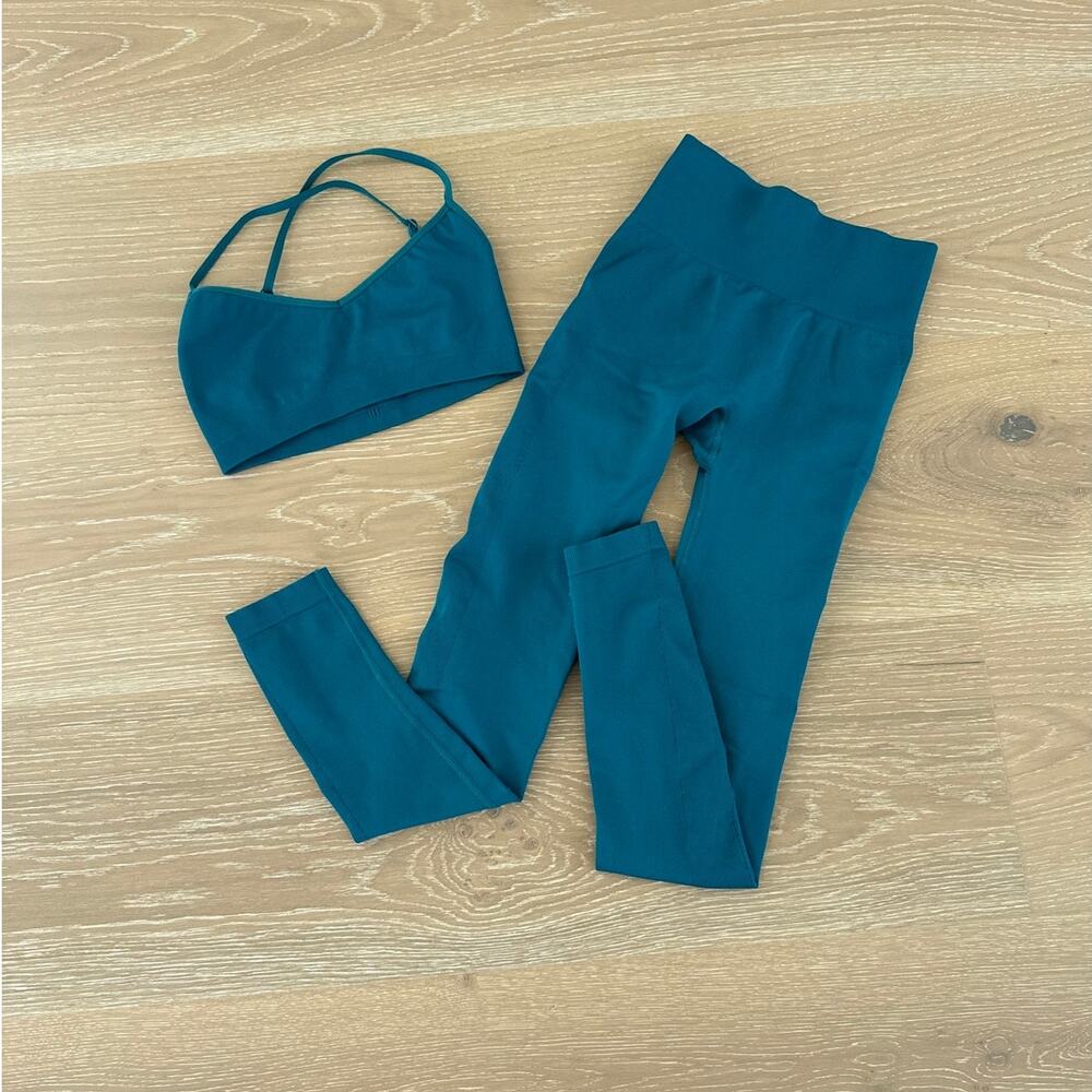 Bo + Tee Super Sculpt Seamless Cross Back Sports Bra & Leggings S & XS Teal